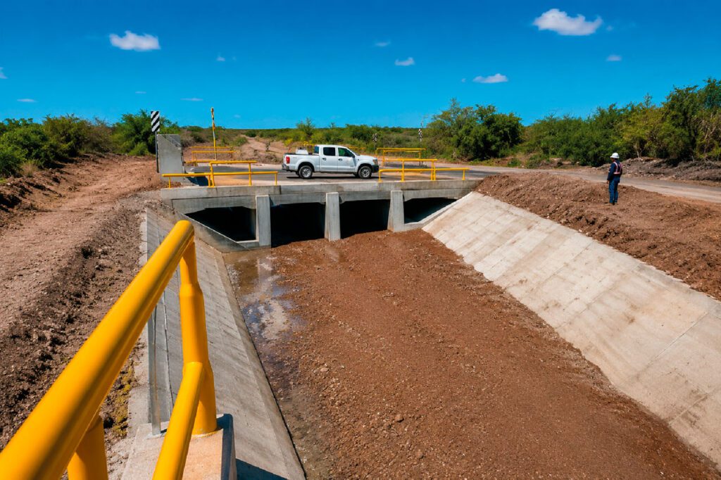 obra revestimiento canal pueblo yaqui sonora